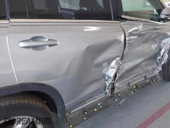 2015 Toyota Highlander Limited with VIN 5TDYKRFH4FS084294, listed as a IAAI auction lot 42588040 with 86,853 mi miles and . Bid and sale history available at DreamBid. Image 6.
