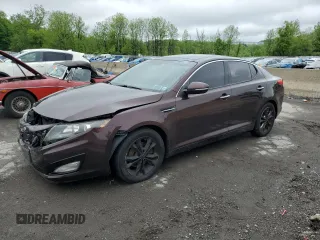 2011 Kia Optima EX z VIN KNAGN4A77B5096988, wystawiony jako Copart lot #56910435 z przebiegiem 104 598 mil mil oraz Szkoda całkowita • Salvage title. Historia ofert i sprzedaży dostępna na DreamBid. Obrazek 1.