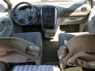 2005 Chrysler Town & Country Touring with VIN 2C4GP54L55R558192, listed as a Copart auction lot 50527635 with 204,649 mi miles and Salvage Title. Bid and sale history available at carsss.com. Image 8.
