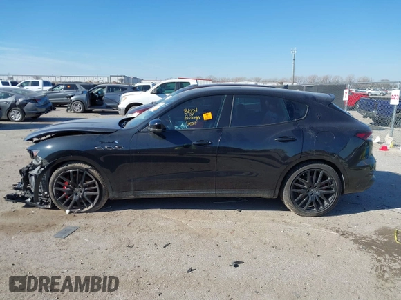 2022 Maserati Levante Modena S z VIN ZN661ZUM0NX400467, wystawiony jako IAAI lot #41294140 z przebiegiem 93 148 mil mil oraz . Historia ofert i sprzedaży dostępna na DreamBid. Obrazek 15.