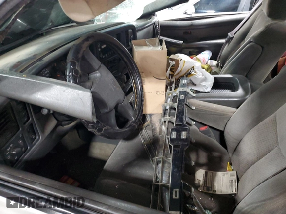 2003 Chevrolet Silverado 1500 LS z VIN 2GCEK19TX31283180, wystawiony jako Copart lot #73982354 z przebiegiem Nie podano mil oraz Nie do naprawy • Non repairable. Historia ofert i sprzedaży dostępna na DreamBid. Obrazek 7.