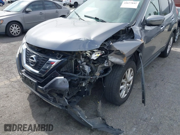 2017 Nissan Rogue SV with VIN KNMAT2MT5HP506101, listed as a IAAI auction lot 41677842 with 83,869 mi miles. Bid and sale history available at carsss.com. Image 6.