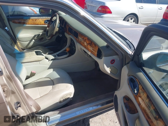 1998 Jaguar XJ Vanden Plas with VIN SAJKX6242WC823240, listed as a IAAI auction lot 41605734 with Not Provided miles and . Bid and sale history available at DreamBid. Image 5.