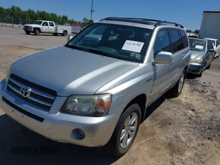 2006 Toyota Highlander Hybrid with VIN JTEDW21A060015086, listed as a IAAI auction lot 42138780 with 228,472 mi miles. Bid and sale history available at carsss.com. Image 2.