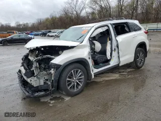 2018 Toyota Highlander SE with VIN 5TDJZRFH3JS523118, listed as a Copart auction lot 52860105 with 0 mi miles and Salvage Title. Bid and sale history available at carsss.com. Image 1.