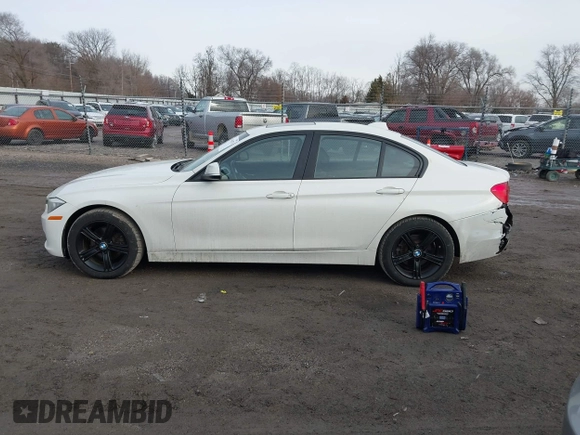 2013 BMW 3 Series 328i xDrive with VIN WBA3B5G5XDNS02162, listed as a IAAI auction lot 41484578 with 132,211 mi miles. Bid and sale history available at carsss.com. Image 14.
