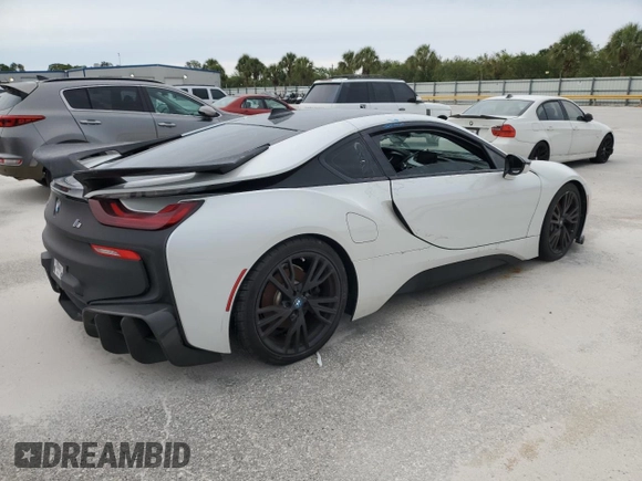 2015 BMW i8 z VIN WBY2Z2C56FV392042, wystawiony jako Copart lot #66972874 z przebiegiem Nie podano mil oraz Szkoda całkowita • Salvage title. Historia ofert i sprzedaży dostępna na DreamBid. Obrazek 3.