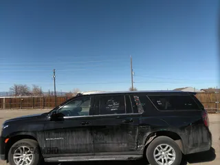2024 Chevrolet Suburban LT z VIN 1GNSKCKD2RR233821, wystawiony jako IAAI lot #41686836 z przebiegiem 27 932 mil mil oraz . Historia ofert i sprzedaży dostępna na DreamBid. Obrazek 14.