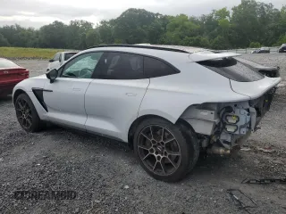 2021 Aston Martin DBX z VIN SCFVUJAW8MTV01405, wystawiony jako Copart lot #56564704 z przebiegiem 12 386 mil mil oraz Szkody całkowita. Historia ofert i sprzedaży dostępna na DreamBid. Obrazek 2.
