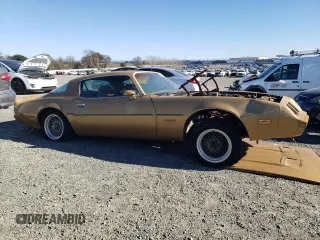 1981 Pontiac Firebird z VIN 1G2AV87W4BL126107, wystawiony jako Copart lot #87655375 z przebiegiem 619 341 mil mil oraz Tytuł czysty. Historia ofert i sprzedaży dostępna na DreamBid. Obrazek 4.