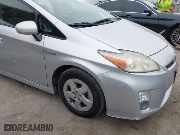 2010 Toyota Prius II z VIN JTDKN3DU0A5204746, wystawiony jako IAAI lot #42499294 z przebiegiem 254 114 mil mil oraz . Historia ofert i sprzedaży dostępna na DreamBid. Obrazek 6.