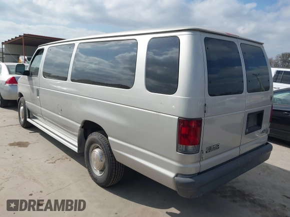 2003 Ford Econoline Passenger XL z VIN 1FBSS31L53HB42092, wystawiony jako IAAI lot #41520622 z przebiegiem 89 125 mil mil oraz . Historia ofert i sprzedaży dostępna na DreamBid. Obrazek 3.