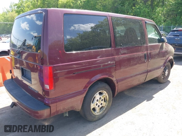 2005 Chevrolet Astro with VIN 1GNDM19X45B132824, listed as a IAAI auction lot 42157258 with 114,375 mi miles. Bid and sale history available at carsss.com. Image 4.