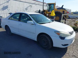 2002 Toyota Camry LE z VIN JTDBE32K520009970, wystawiony jako IAAI lot #42033870 z przebiegiem Nie podano mil oraz . Historia ofert i sprzedaży dostępna na DreamBid. Obrazek 1.