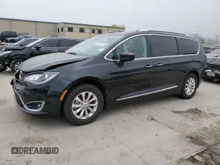 2018 Chrysler Pacifica Touring L Plus z VIN 2C4RC1EG0JR228498, wystawiony jako Copart lot #45975775 z przebiegiem 97 968 mil mil oraz Szkody całkowita. Historia ofert i sprzedaży dostępna na DreamBid. Obrazek 1.
