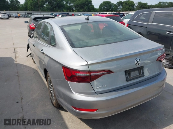 2020 Volkswagen Jetta S z VIN 3VWCB7BU1LM005223, wystawiony jako IAAI lot #42055485 z przebiegiem 48 270 mil mil oraz . Historia ofert i sprzedaży dostępna na DreamBid. Obrazek 3.
