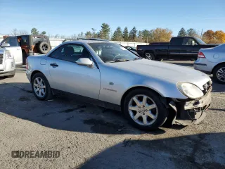2000 Mercedes-Benz SLK-Class Kompressor with VIN WDBKK47F2YF150980, listed as a Copart auction lot 77537264 with 82,206 mi miles and Salvage Title. Bid and sale history available at carsss.com. Image 4.