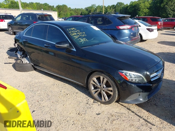2019 Mercedes-Benz C 300 z VIN 55SWF8DB1KU318960, wystawiony jako IAAI lot #42547725 z przebiegiem 90 743 mil mil oraz . Historia ofert i sprzedaży dostępna na DreamBid. Obrazek 1.