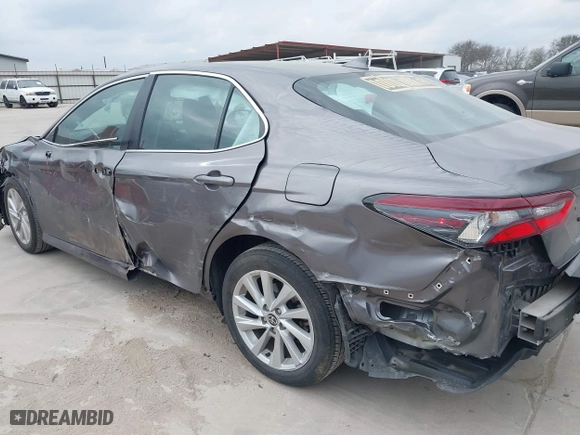 2024 Toyota Camry LE with VIN 4T1C11AK6RU850099, listed as a IAAI auction lot 41712649 with 39,825 mi miles. Bid and sale history available at carsss.com. Image 6.