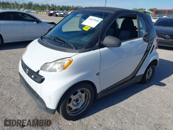 2013 Smart fortwo Pure z VIN WMEEJ3BA5DK619182, wystawiony jako IAAI lot #41857040 z przebiegiem 84 840 mil mil oraz . Historia ofert i sprzedaży dostępna na DreamBid. Obrazek 18.