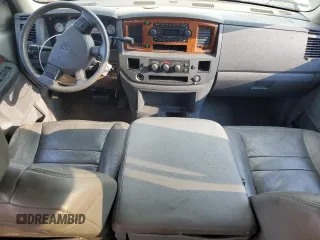 2006 Dodge 2500 SLT z VIN 3D7KS28C86G230974, wystawiony jako Copart lot #70463784 z przebiegiem 234 368 mil mil oraz Czysty tytuł • Clean title. Historia ofert i sprzedaży dostępna na DreamBid. Obrazek 8.