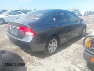 2009 Honda Civic LX z VIN 19XFA16589E035406, wystawiony jako IAAI lot #42361061 z przebiegiem 95 487 mil mil oraz . Historia ofert i sprzedaży dostępna na DreamBid. Obrazek 4.