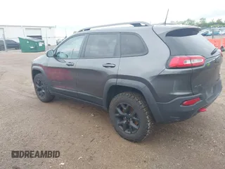 2016 Jeep Cherokee Trailhawk z VIN 1C4PJMBS7GW372623, wystawiony jako IAAI lot #42336107 z przebiegiem 231 887 mil mil oraz . Historia ofert i sprzedaży dostępna na DreamBid. Obrazek 3.