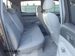 2006 Toyota Tacoma z VIN 5TELU42N26Z271569, wystawiony jako IAAI lot #41760118 z przebiegiem 123 299 mil mil oraz . Historia ofert i sprzedaży dostępna na DreamBid. Obrazek 8.