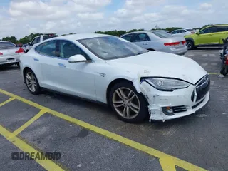 2013 Tesla Model S with VIN 5YJSA1CN2DFP17316, listed as a IAAI auction lot 42092751 with Not Provided miles. Bid and sale history available at carsss.com. Image 1.