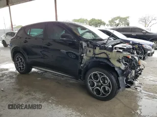 2024 Alfa Romeo Tonale Ti z VIN ZASPATCWXR3028479, wystawiony jako Copart lot #84539004 z przebiegiem 8582 mil mil oraz Nie do naprawy. Historia ofert i sprzedaży dostępna na DreamBid. Obrazek 4.
