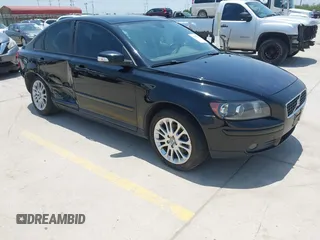 2007 Volvo S40 2.4L z VIN YV1MS382572286360, wystawiony jako IAAI lot #42325242 z przebiegiem 156 308 mil mil oraz . Historia ofert i sprzedaży dostępna na DreamBid. Obrazek 1.