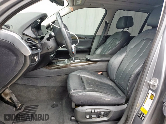 2016 BMW X5 xDrive35i z VIN 5UXKR0C51G0U10837, wystawiony jako Copart lot #60423765 z przebiegiem 138 677 mil mil oraz Czysty tytuł • Clean title. Historia ofert i sprzedaży dostępna na DreamBid. Obrazek 7.