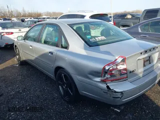 2005 Volvo S80 with VIN YV1TH592051411109, listed as a IAAI auction lot 41373718 with 180,446 mi miles. Bid and sale history available at carsss.com. Image 3.