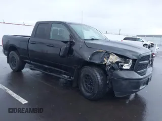 2018 Ram 1500 Express z VIN 1C6RR7FT4JS238082, wystawiony jako IAAI lot #41203915 z przebiegiem 85 863 mil mil oraz . Historia ofert i sprzedaży dostępna na DreamBid. Obrazek 1.