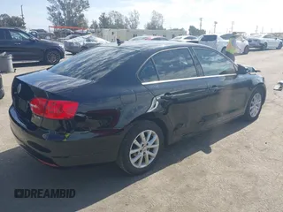 2013 Volkswagen Jetta SE with VIN 3VWDP7AJ5DM308715, listed as a IAAI auction lot 41666299 with 170,823 mi miles and . Bid and sale history available at DreamBid. Image 4.