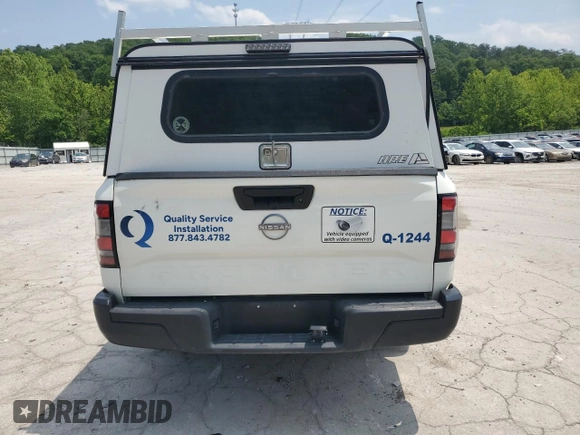 2024 Nissan Frontier S z VIN 1N6ED1CL0RN656752, wystawiony jako Copart lot #58395375 z przebiegiem 22 937 mil mil oraz Szkoda całkowita • Salvage title. Historia ofert i sprzedaży dostępna na DreamBid. Obrazek 6.