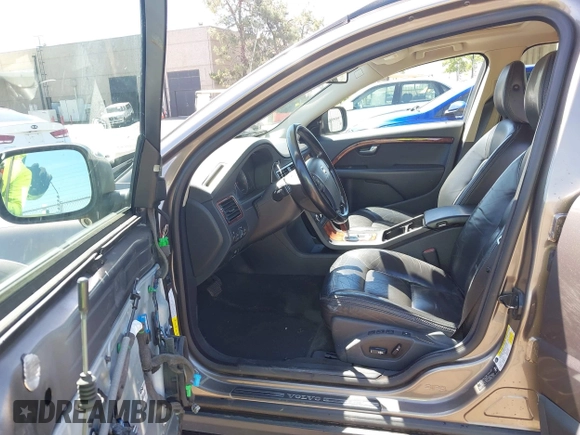 2008 Volvo XC70 with VIN YV4BZ982681037503, listed as a IAAI auction lot 42170388 with 192,516 mi miles and . Bid and sale history available at DreamBid. Image 5.