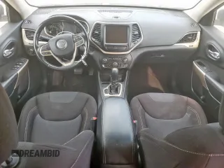 2017 Jeep Cherokee Latitude with VIN 1C4PJLCS9HW586913, listed as a Copart auction lot 57302965 with 141,254 mi miles and Clean title. Bid and sale history available at DreamBid. Image 8.