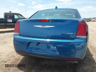 2020 Chrysler 300 S z VIN 2C3CCABG7LH188735, wystawiony jako IAAI lot #42051069 z przebiegiem 83 536 mil mil oraz . Historia ofert i sprzedaży dostępna na DreamBid. Obrazek 16.