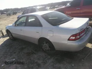 2001 Lexus ES with VIN JT8BF28GX10308569, listed as a IAAI auction lot 41159614 with 188,842 mi miles. Bid and sale history available at carsss.com. Image 3.
