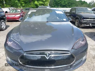 2014 Tesla Model S P85D with VIN 5YJSA1H29EFP63032, listed as a IAAI auction lot 42132145 with Not Provided miles and . Bid and sale history available at DreamBid. Image 11.