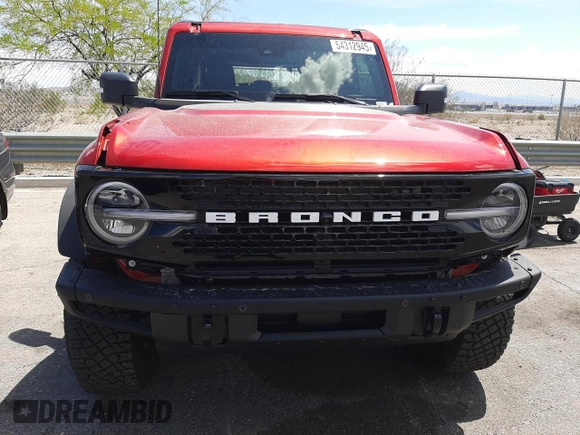 2024 Ford Bronco Wildtrak z VIN 1FMEE2BP1RLB27070, wystawiony jako Copart lot #54312945 z przebiegiem 3 354 mil mil oraz Szkoda całkowita • Salvage title. Historia ofert i sprzedaży dostępna na DreamBid. Obrazek 5.