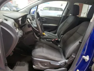 2017 Chevrolet Trax LT z VIN 3GNCJPSB1HL191192, wystawiony jako Copart lot #54591945 z przebiegiem 117 696 mil mil oraz Szkody całkowita. Historia ofert i sprzedaży dostępna na DreamBid. Obrazek 7.