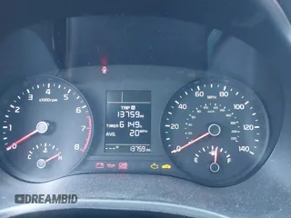 2023 Kia Rio S z VIN 3KPA24AD4PE592446, wystawiony jako IAAI lot #42244022 z przebiegiem 13 759 mil mil oraz . Historia ofert i sprzedaży dostępna na DreamBid. Obrazek 7.