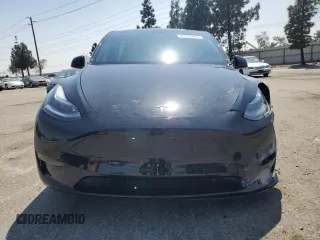 2024 Tesla Model Y z VIN 7SAYGDED8RF123516, wystawiony jako Copart lot #55354655 z przebiegiem 12 521 mil mil oraz Szkoda całkowita • Salvage title. Historia ofert i sprzedaży dostępna na DreamBid. Obrazek 5.
