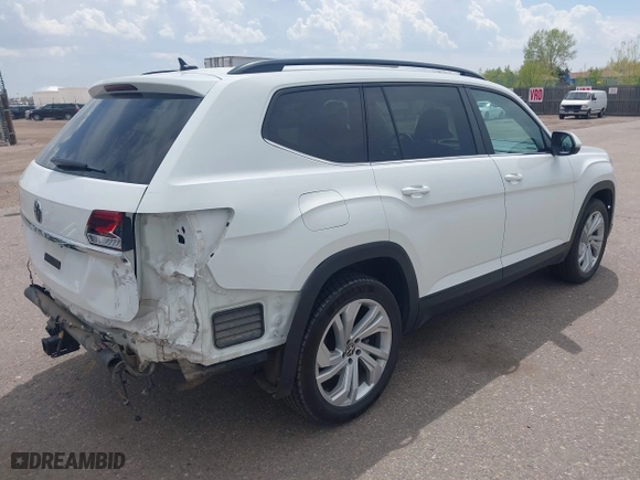 2022 Volkswagen Atlas 3.6L V6 SE w/Technology with VIN 1V2WR2CA2NC524674, listed as a IAAI auction lot 42116089 with 55,598 mi miles. Bid and sale history available at carsss.com. Image 4.