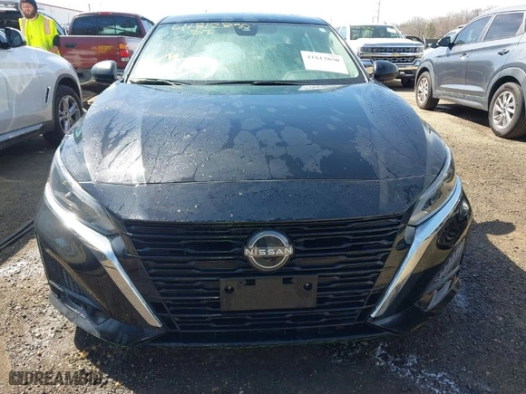 2024 Nissan Altima 2.5 SV with VIN 1N4BL4DVXRN321854, listed as a IAAI auction lot 41812850 with 28,994 mi miles. Bid and sale history available at carsss.com. Image 12.