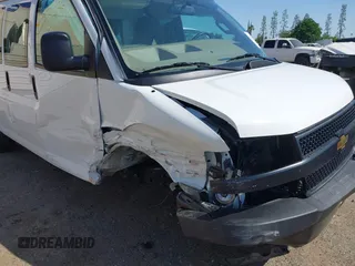 2023 Chevrolet Express Cargo с VIN 1GCWGAFP2P1109998, выставлен на аукционе IAAI как лот 42328435 с пробегом 5 258 миль миль и . История ставок и продаж доступна на DreamBid. Изображение 19.