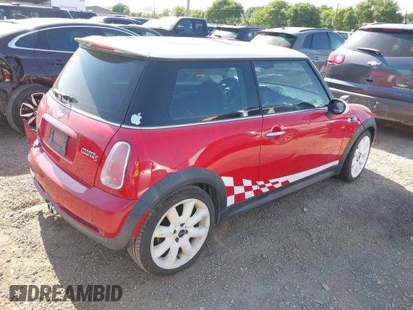 2005 MINI Hardtop S with VIN WMWRE33415TD92159, listed as a IAAI auction lot 42006711 with 110,935 mi miles and . Bid and sale history available at DreamBid. Image 4.