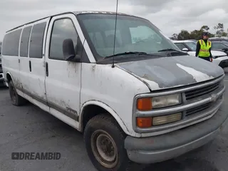 2000 Chevrolet City Express Cargo z VIN 1GAHG39J4Y1265384, wystawiony jako IAAI lot #42294326 z przebiegiem 200 891 mil mil oraz . Historia ofert i sprzedaży dostępna na DreamBid. Obrazek 1.